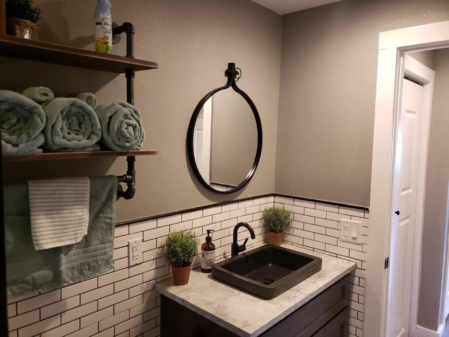 דילון Lake Front Condo 1Bd - Fully Remodeled! מראה חיצוני תמונה