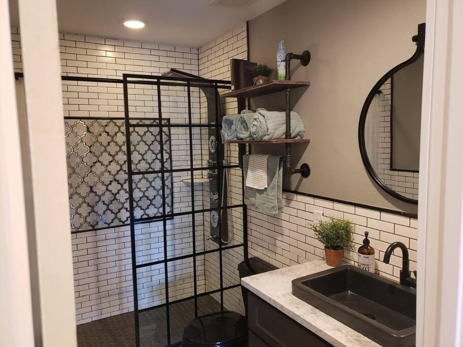 דילון Lake Front Condo 1Bd - Fully Remodeled! מראה חיצוני תמונה